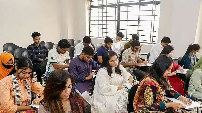 জেনে নিন ১০ ব্যাংকের ৯২২ পদের প্রিলির ফল ও লিখিতের সূচি